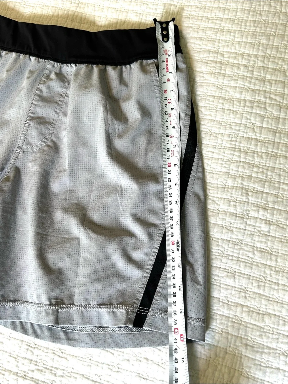 VUORI Men’s Draft 6.5” Inseam Shorts Gray/Blk Detail SzSM Lightweight Active